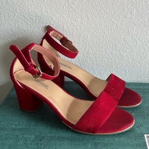 White Mountain Red suede block heel sandals with ankle strap- Size 6 #suedeheels